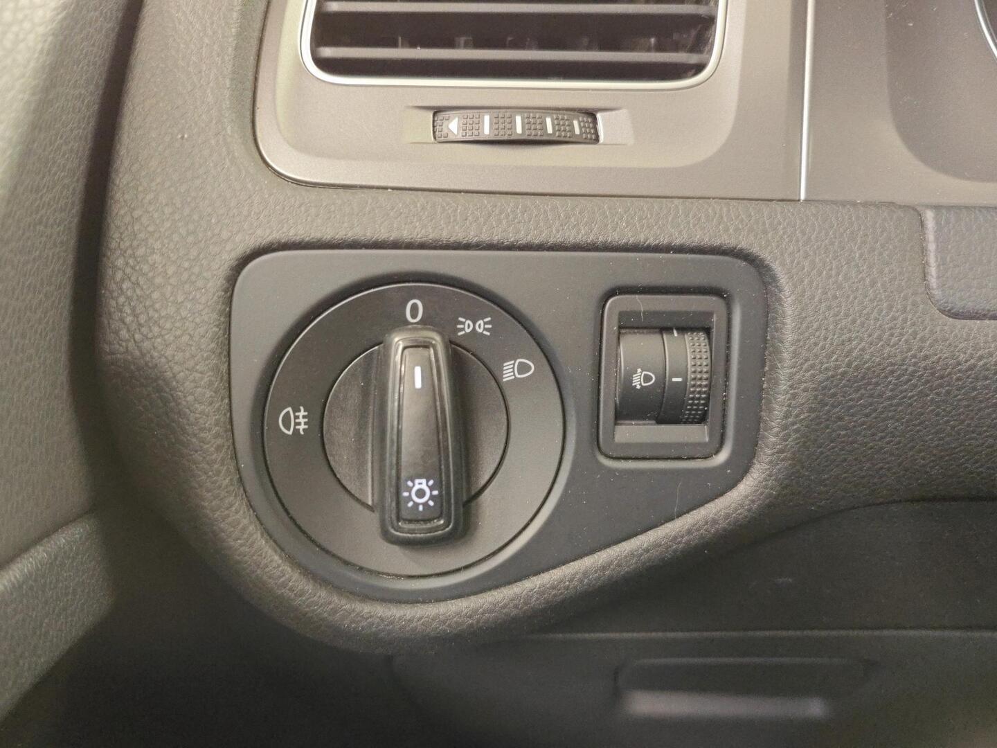 VOLKSWAGEN Golf 2015