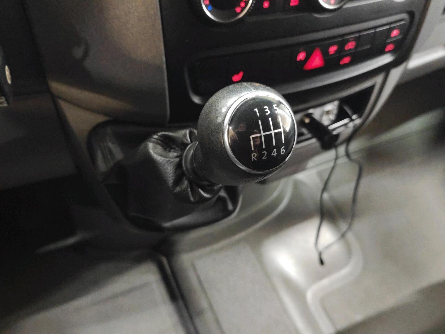 VOLKSWAGEN Crafter 2016