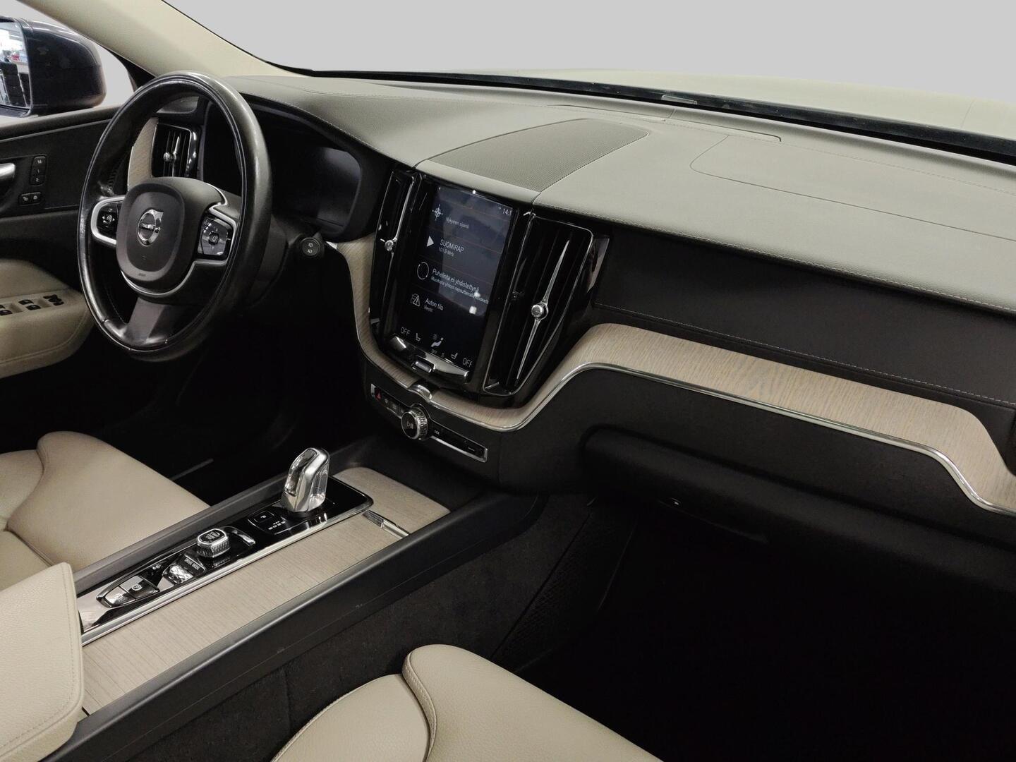 VOLVO XC60 2018