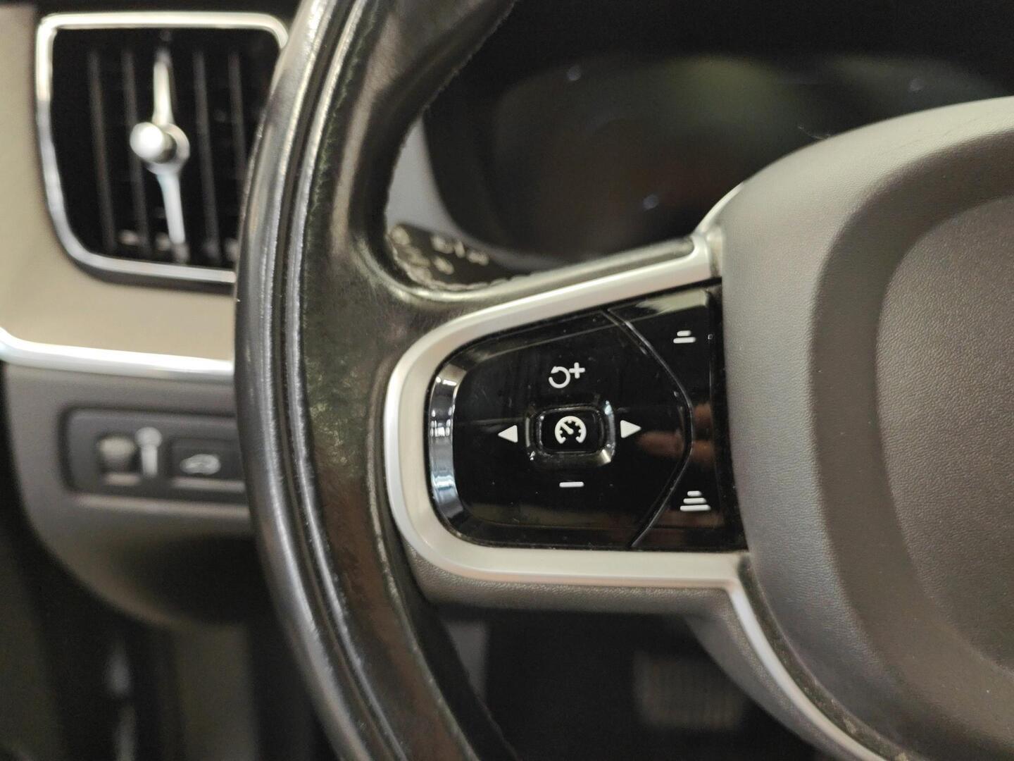 VOLVO XC60 2018