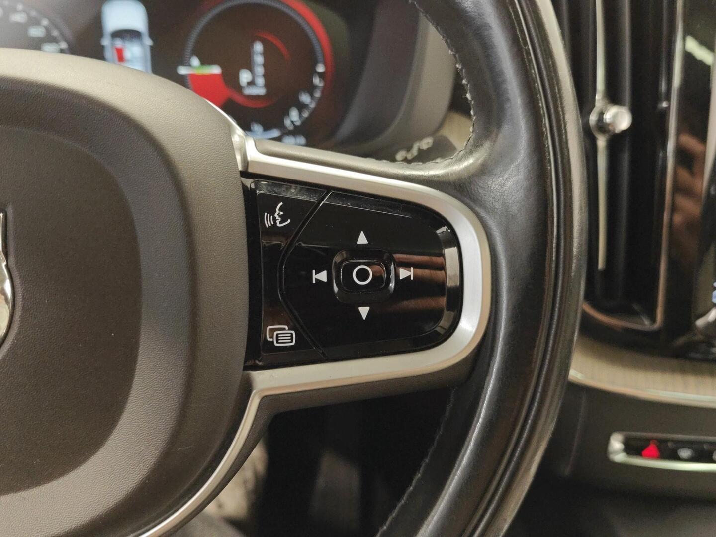 VOLVO XC60 2018