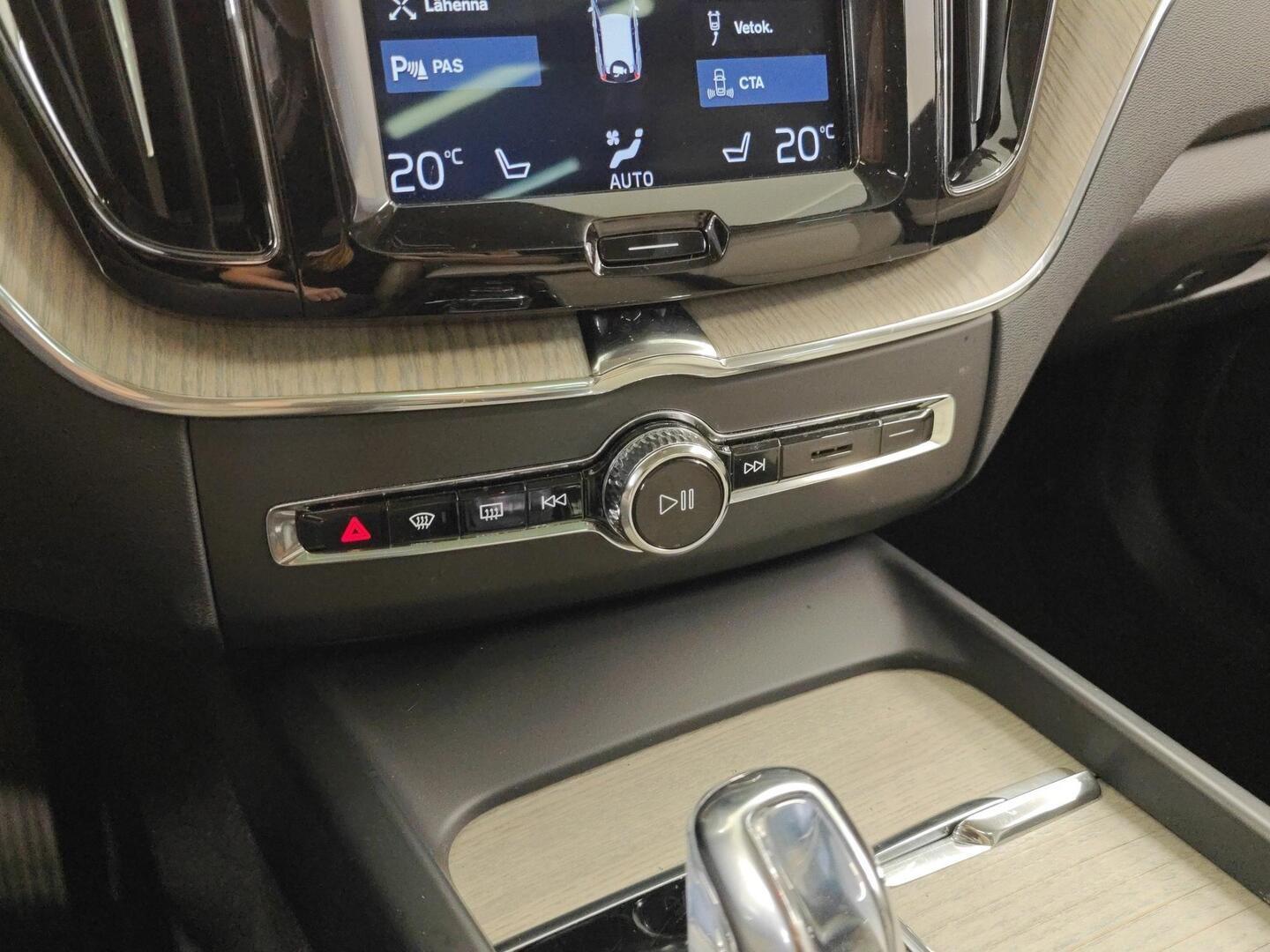 VOLVO XC60 2018