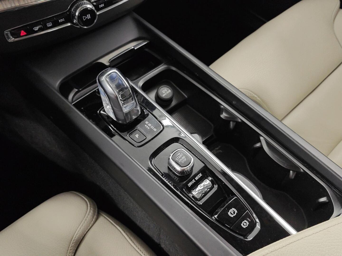 VOLVO XC60 2018
