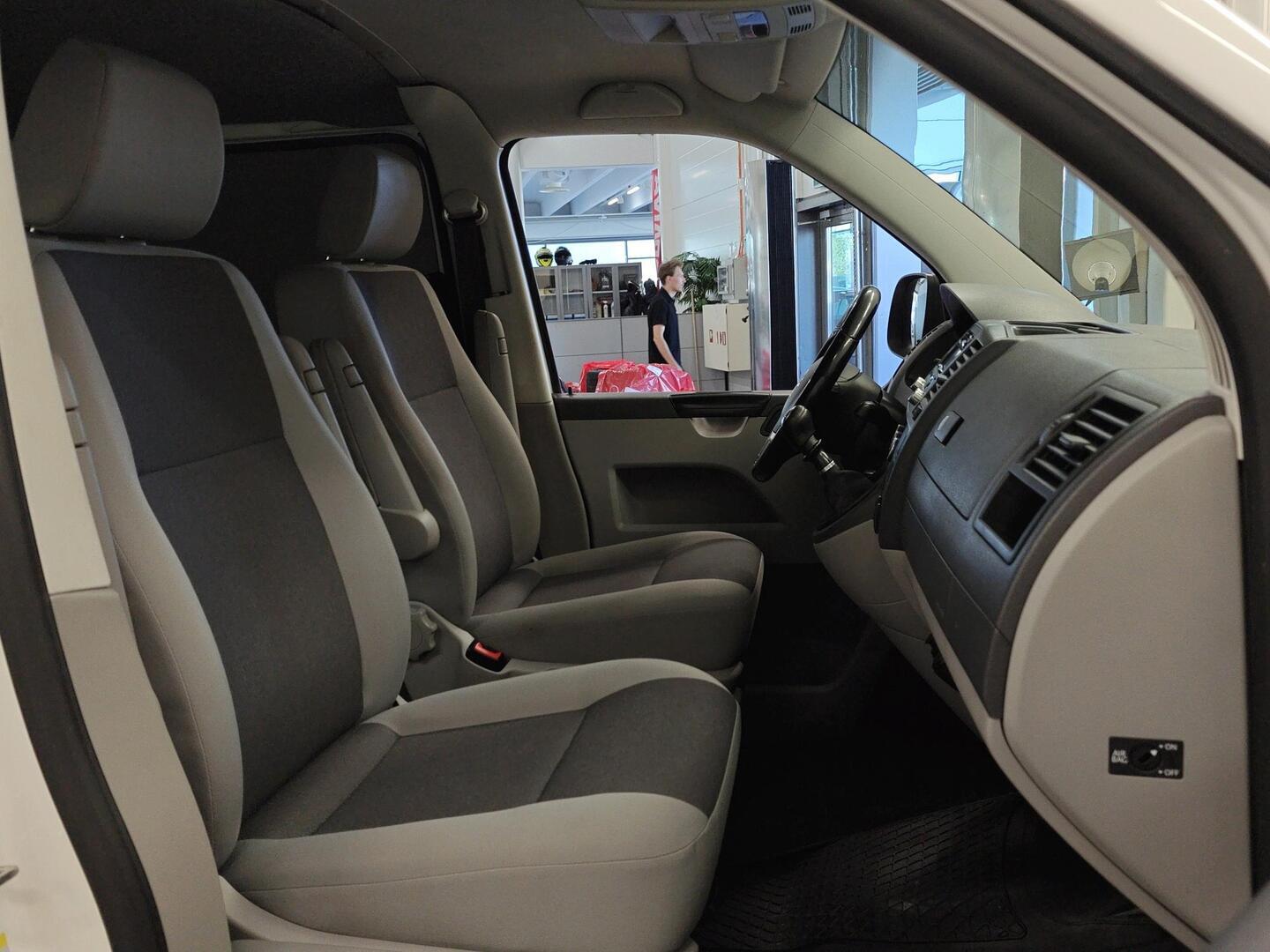 VOLKSWAGEN Transporter 2015