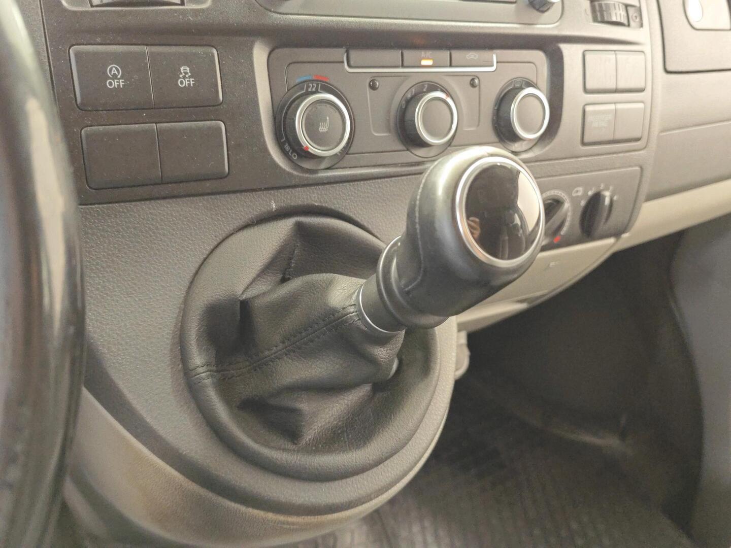 VOLKSWAGEN Transporter 2015