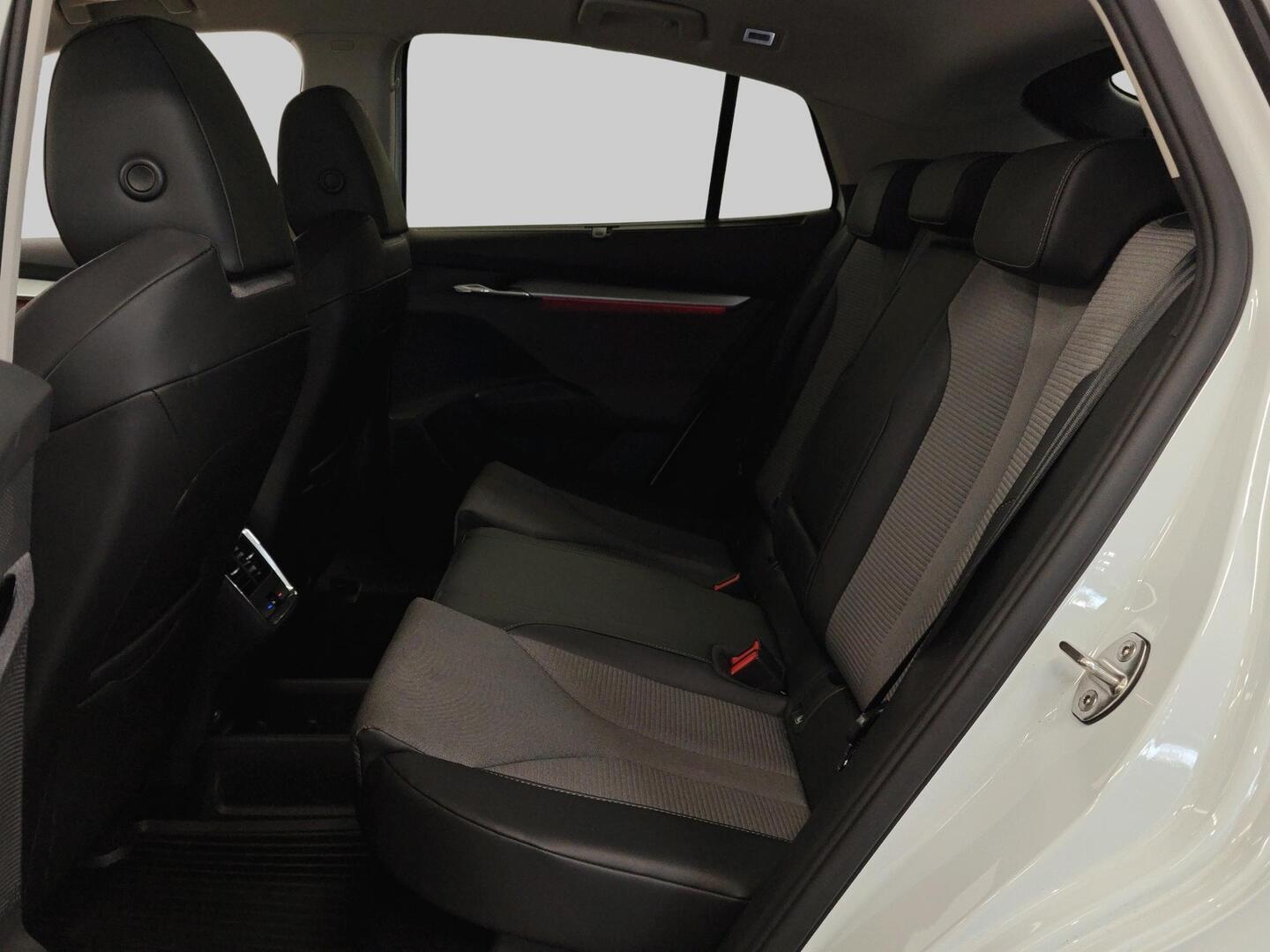 SKODA Enyaq 2024