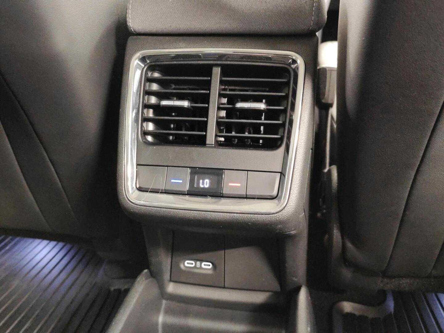 SKODA Enyaq 2024
