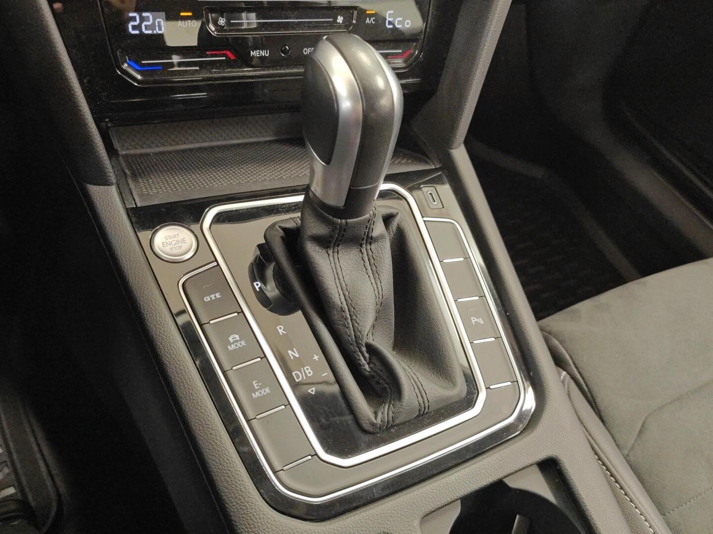 VOLKSWAGEN Passat 2021