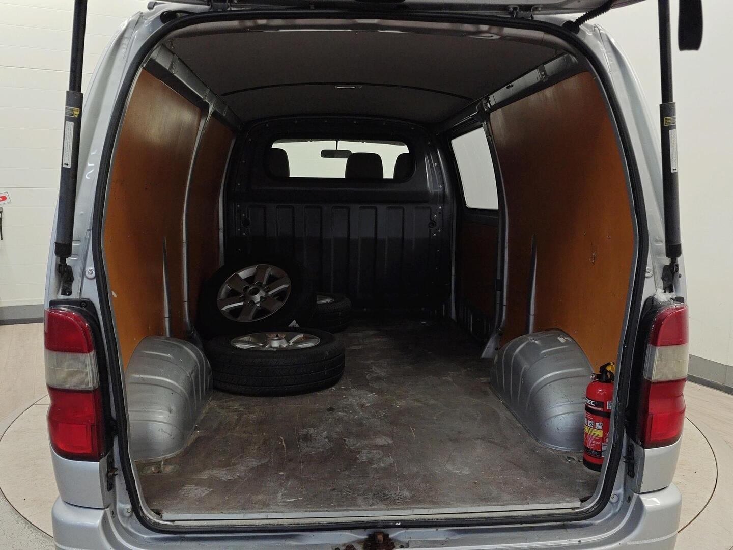 TOYOTA HIACE 2006