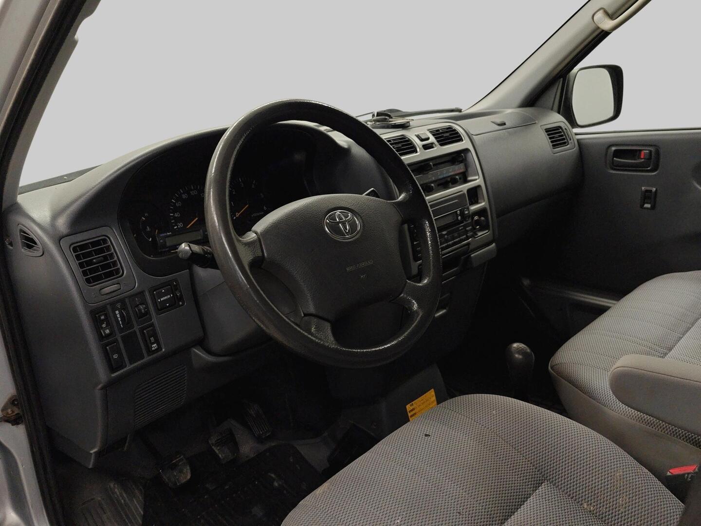 TOYOTA HIACE 2006