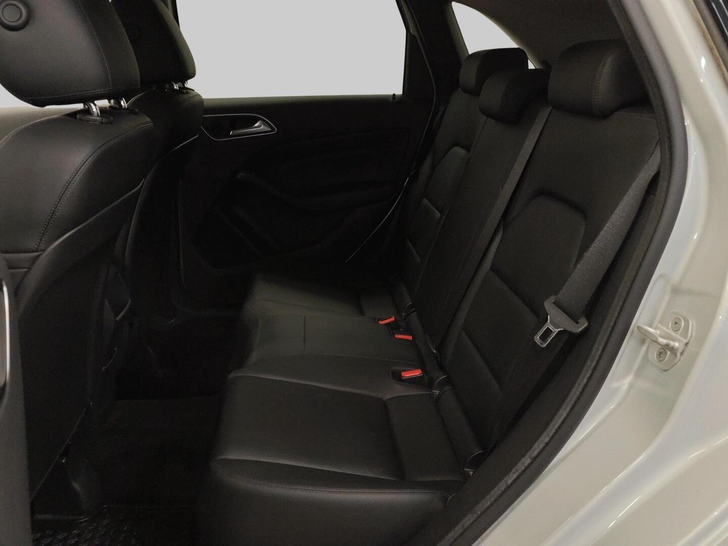 MERCEDES-BENZ B 2013