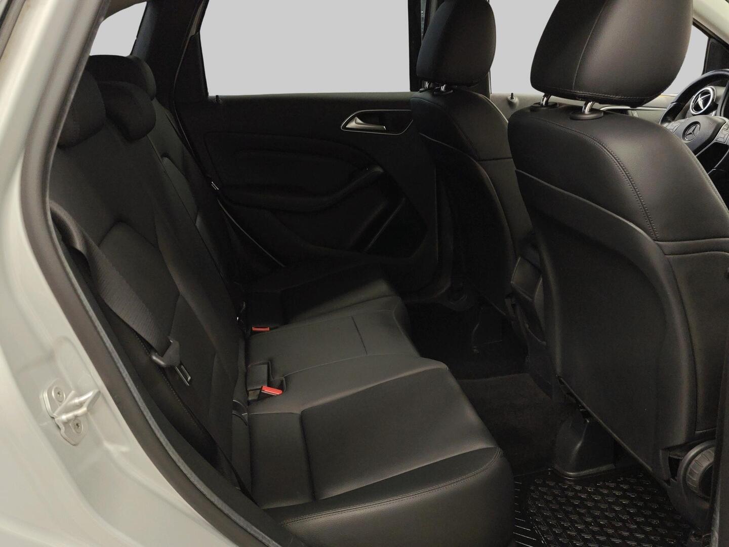 MERCEDES-BENZ B 2013