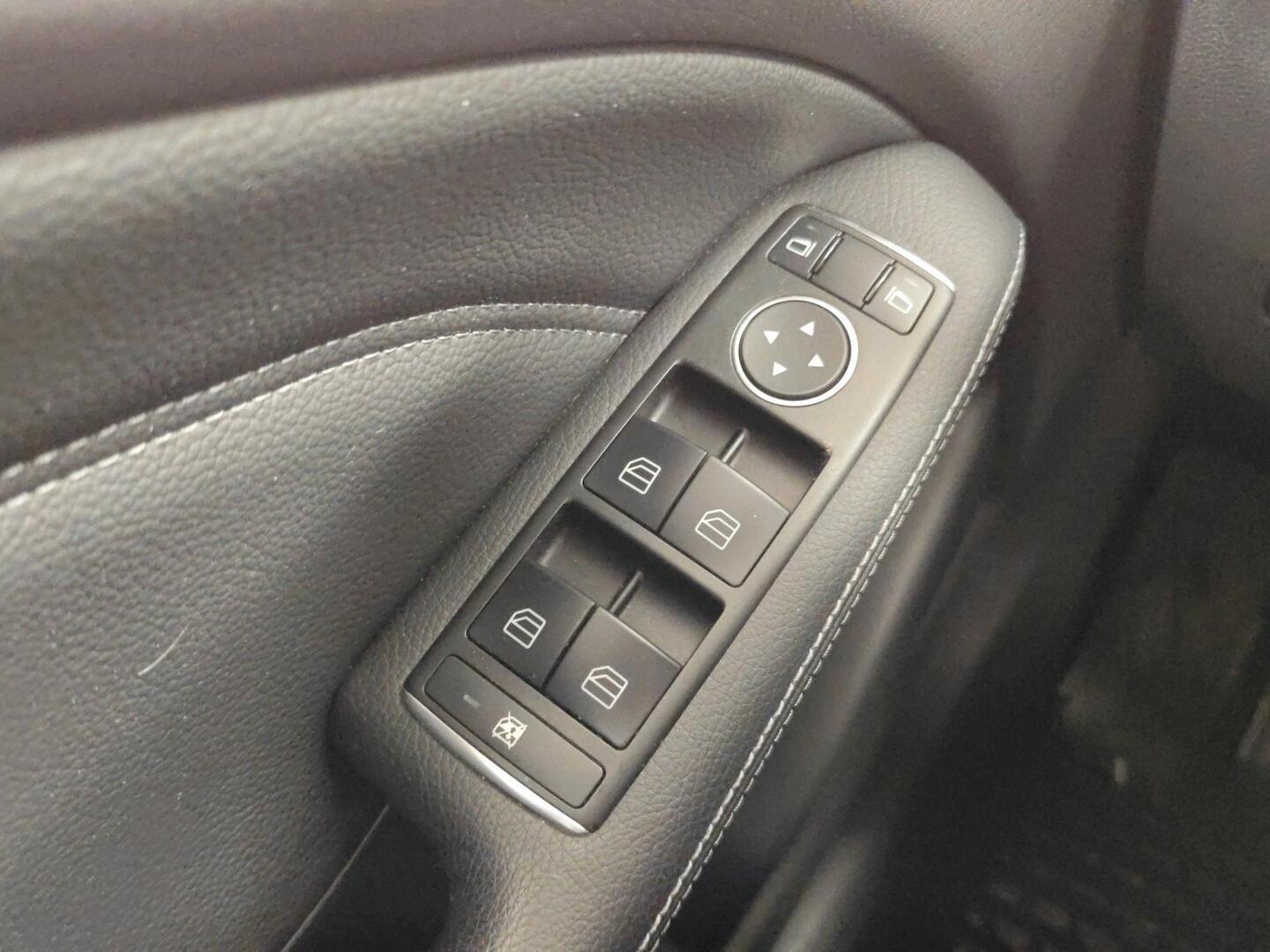 MERCEDES-BENZ B 2013