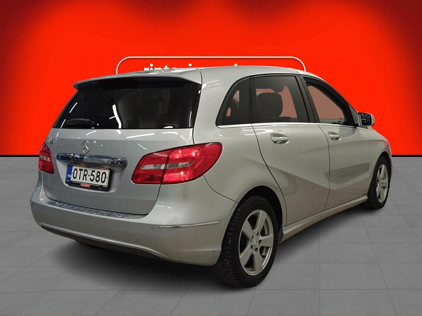 MERCEDES-BENZ B 2013