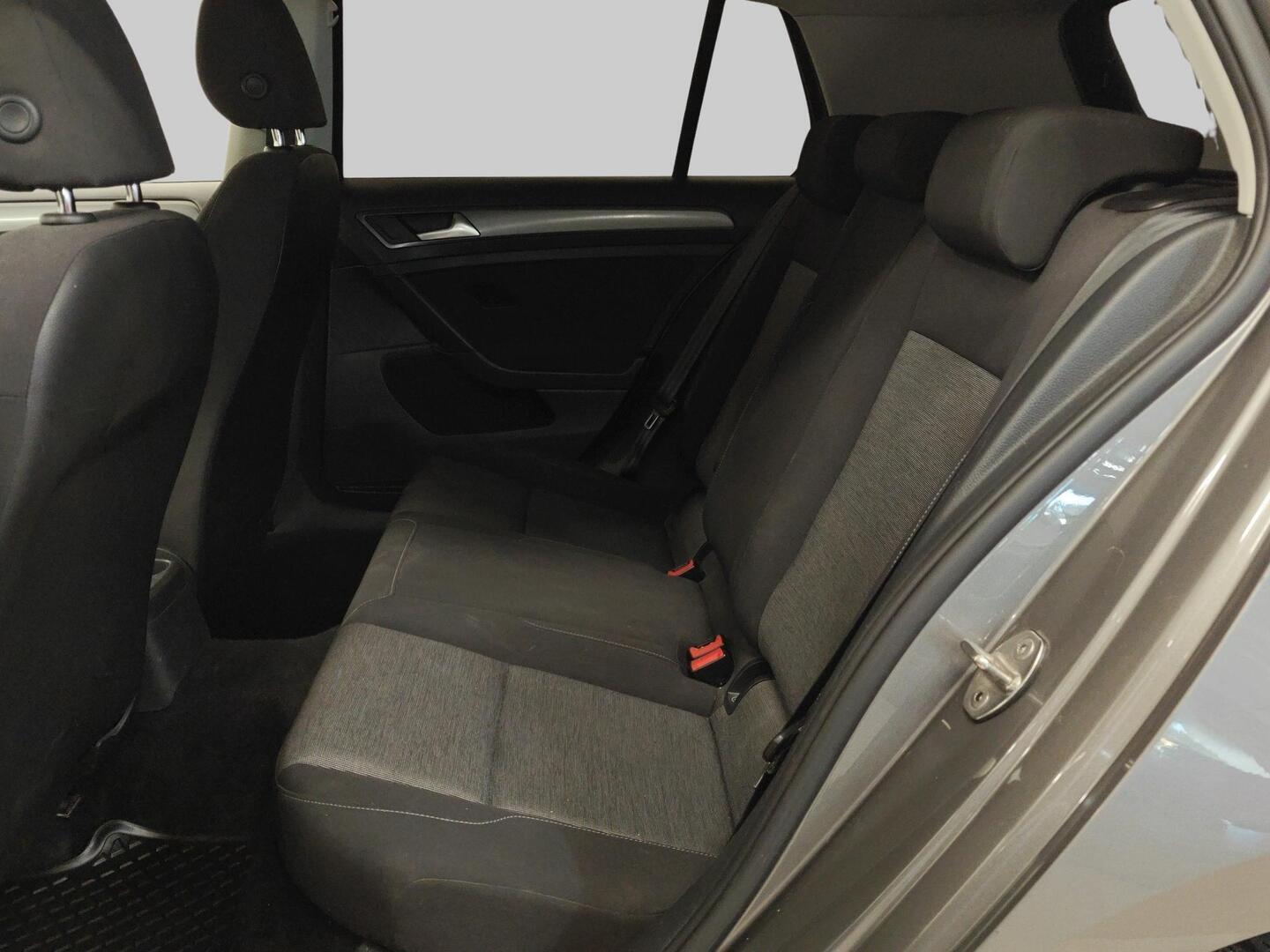 VOLKSWAGEN Golf 2013