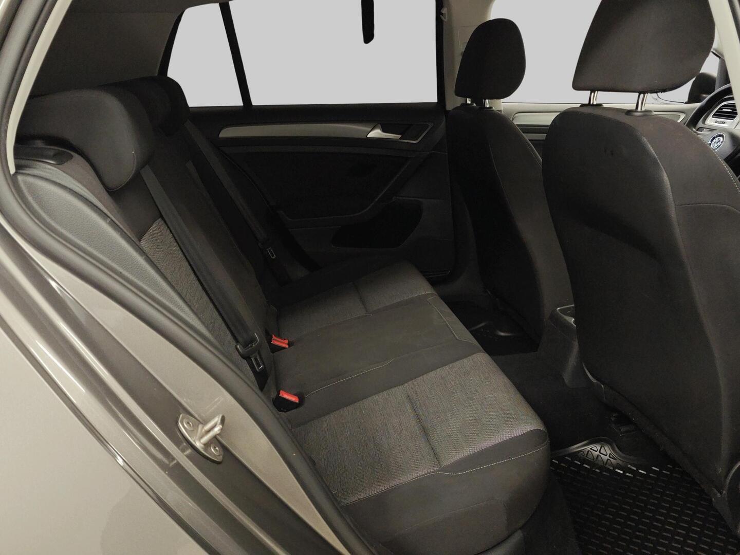 VOLKSWAGEN Golf 2013