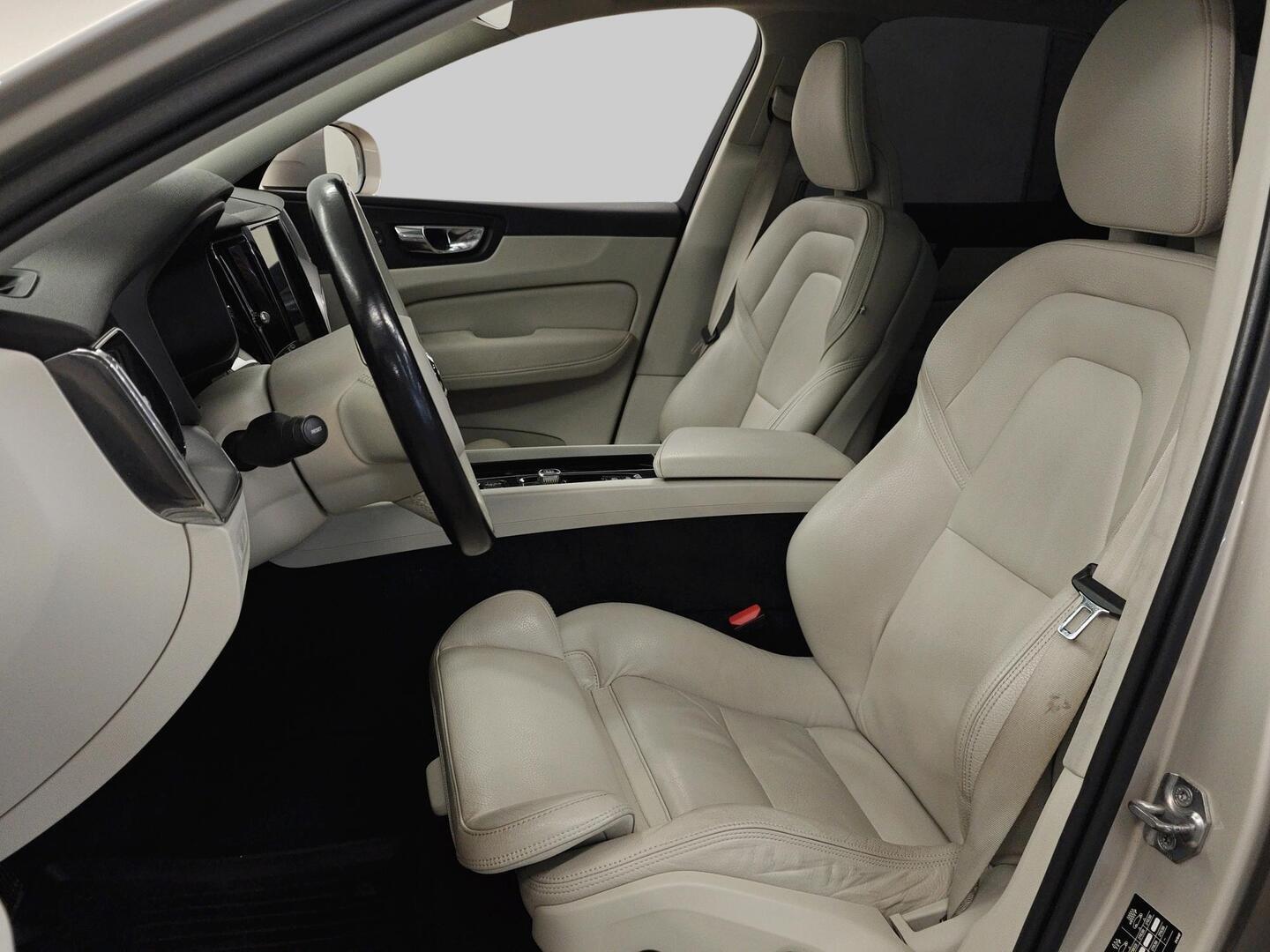 VOLVO XC60 2018