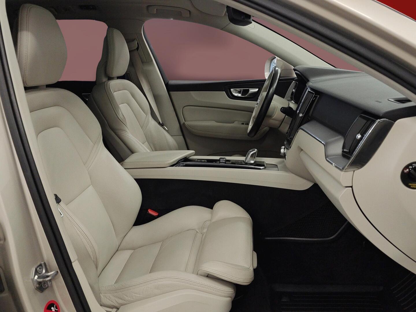 VOLVO XC60 2018