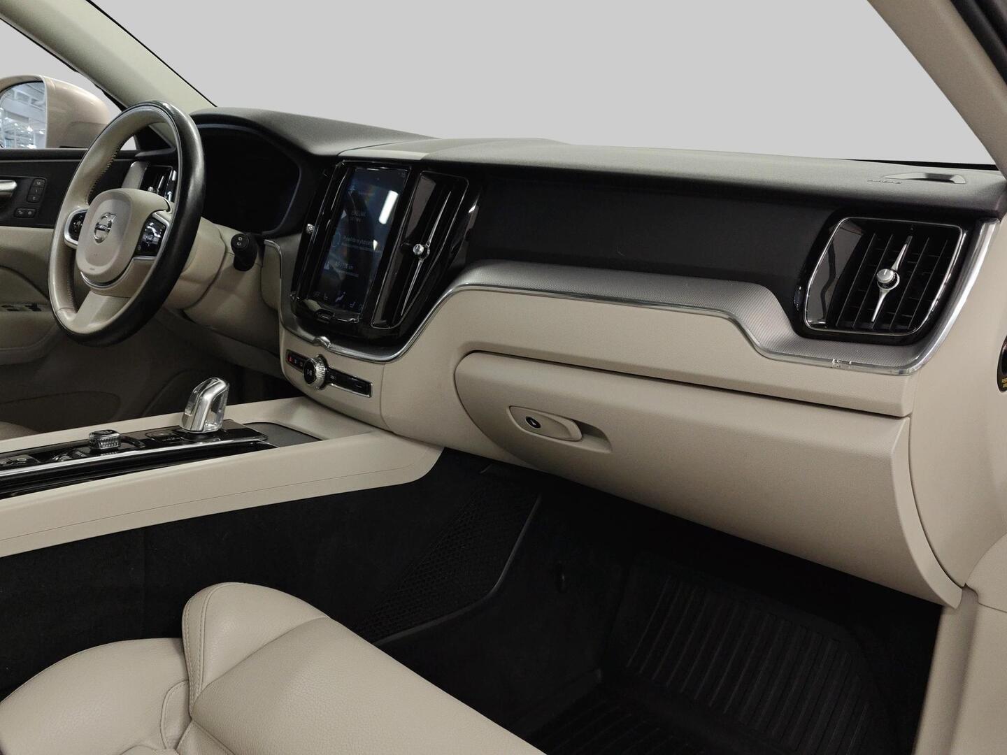 VOLVO XC60 2018