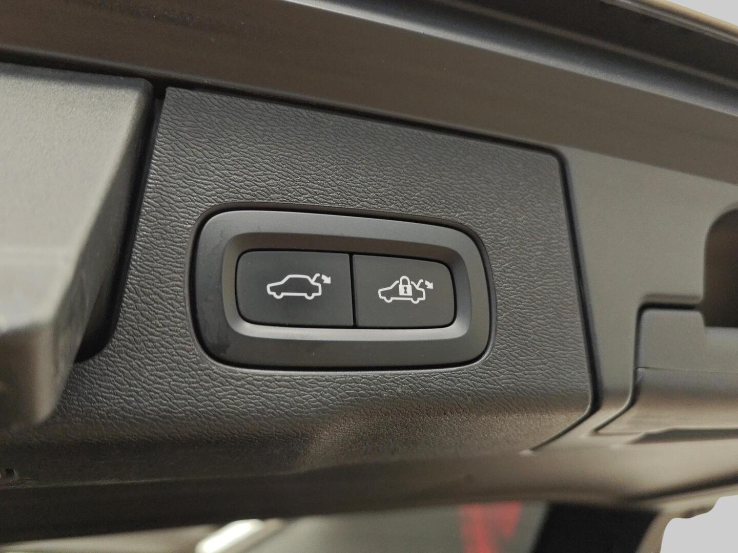 VOLVO XC60 2018