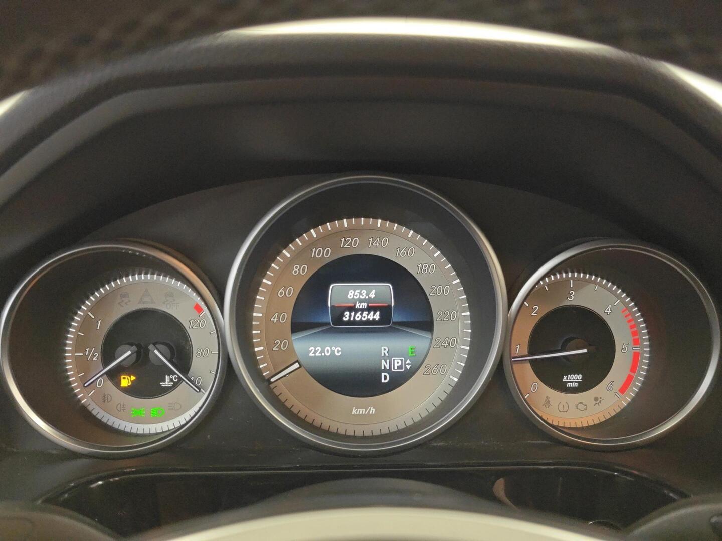 MERCEDES-BENZ E 2013
