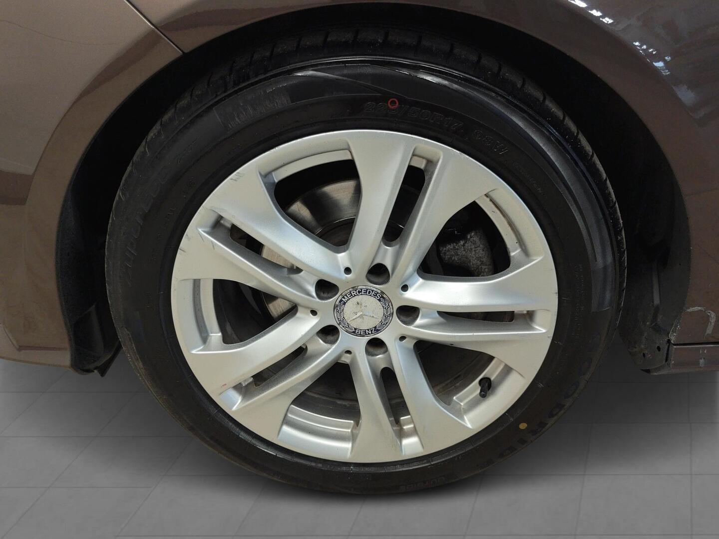 MERCEDES-BENZ E 2013