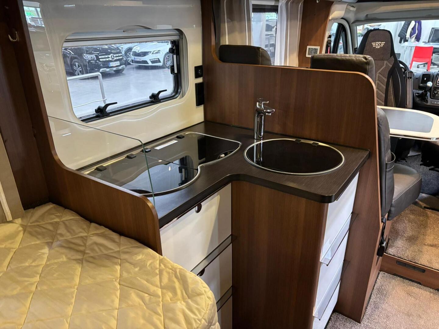 LMC CRUISER T711 PREMIUM 2017