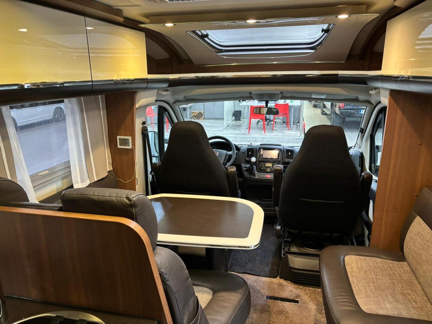 LMC CRUISER T711 PREMIUM 2017