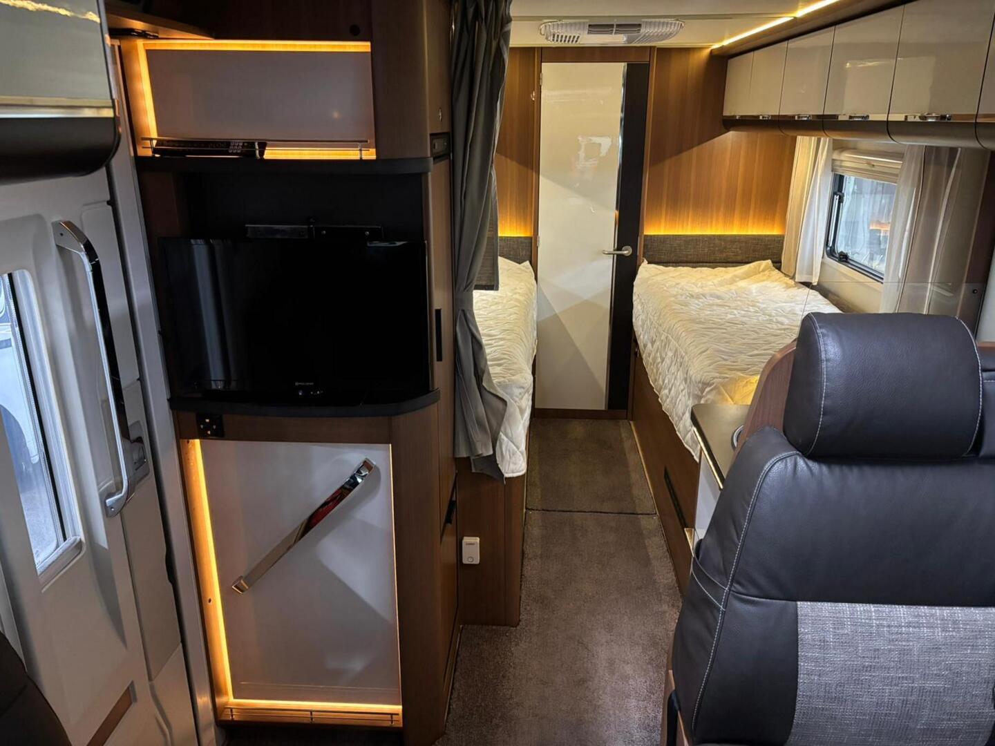 LMC CRUISER T711 PREMIUM 2017
