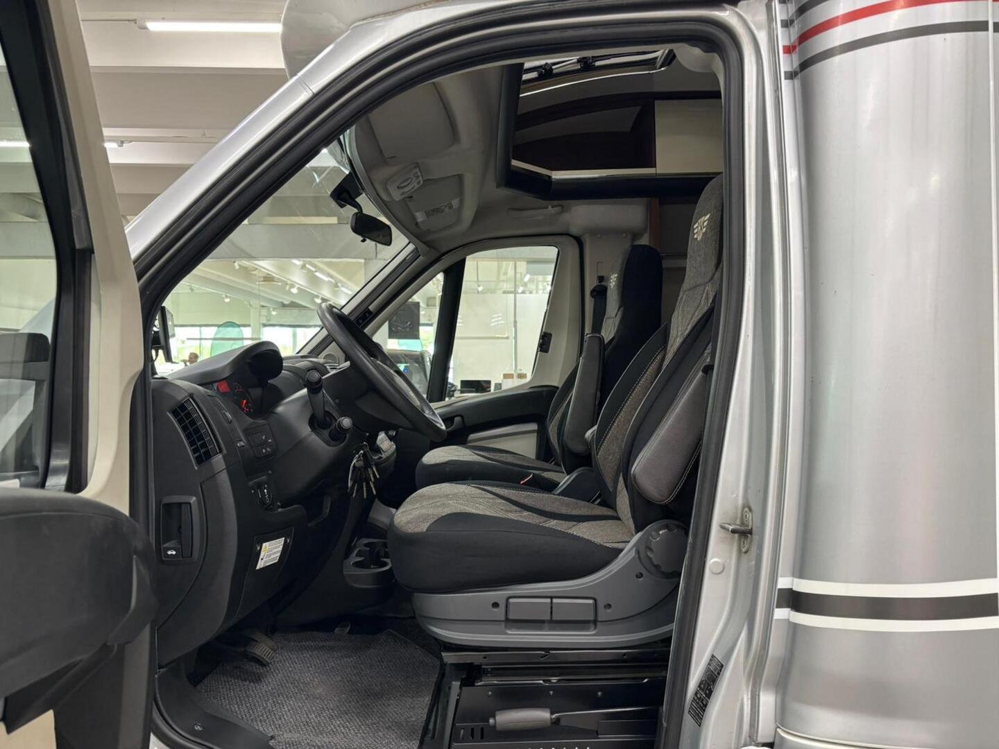 LMC CRUISER T711 PREMIUM 2017