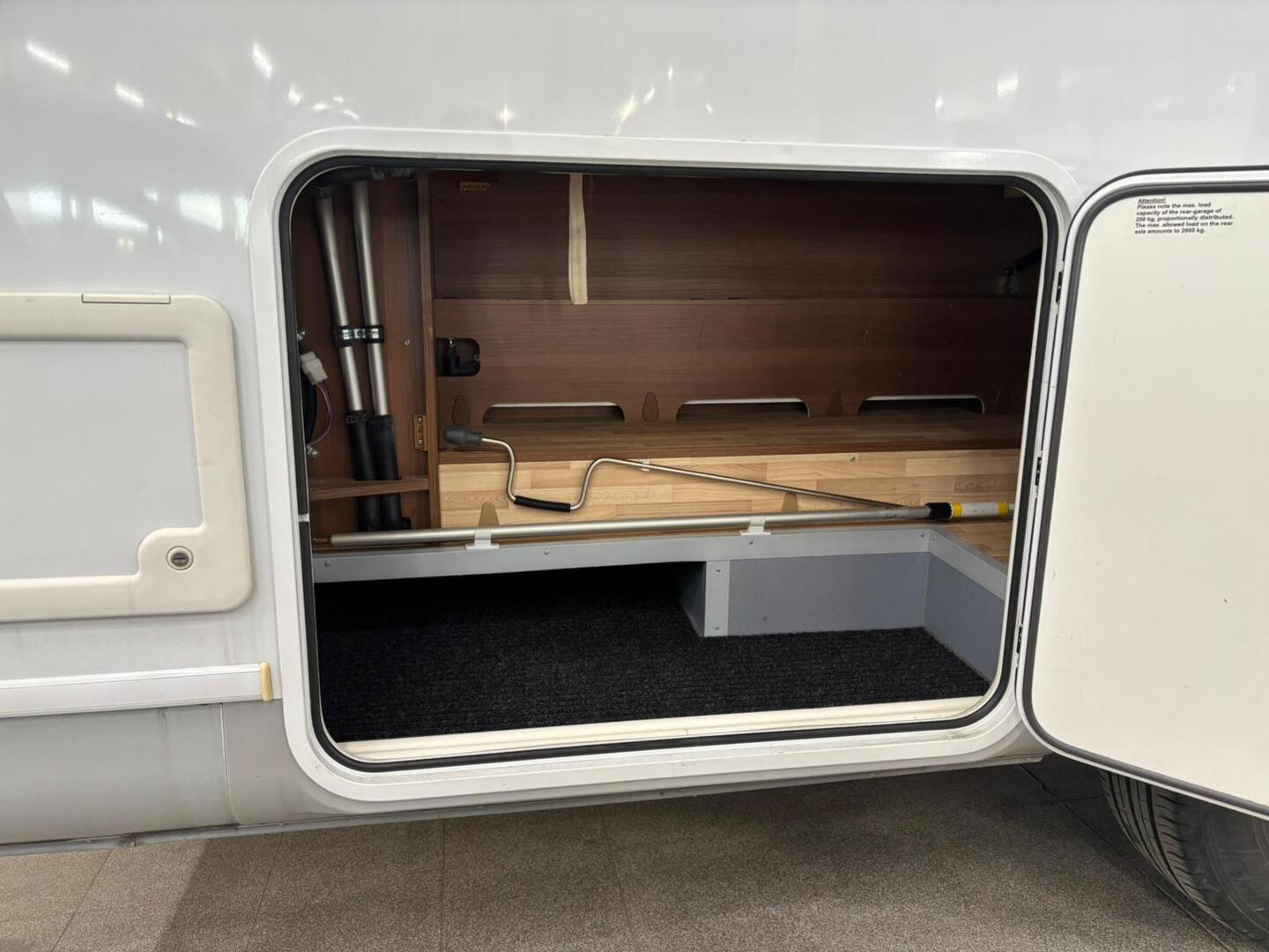 LMC CRUISER T711 PREMIUM 2017