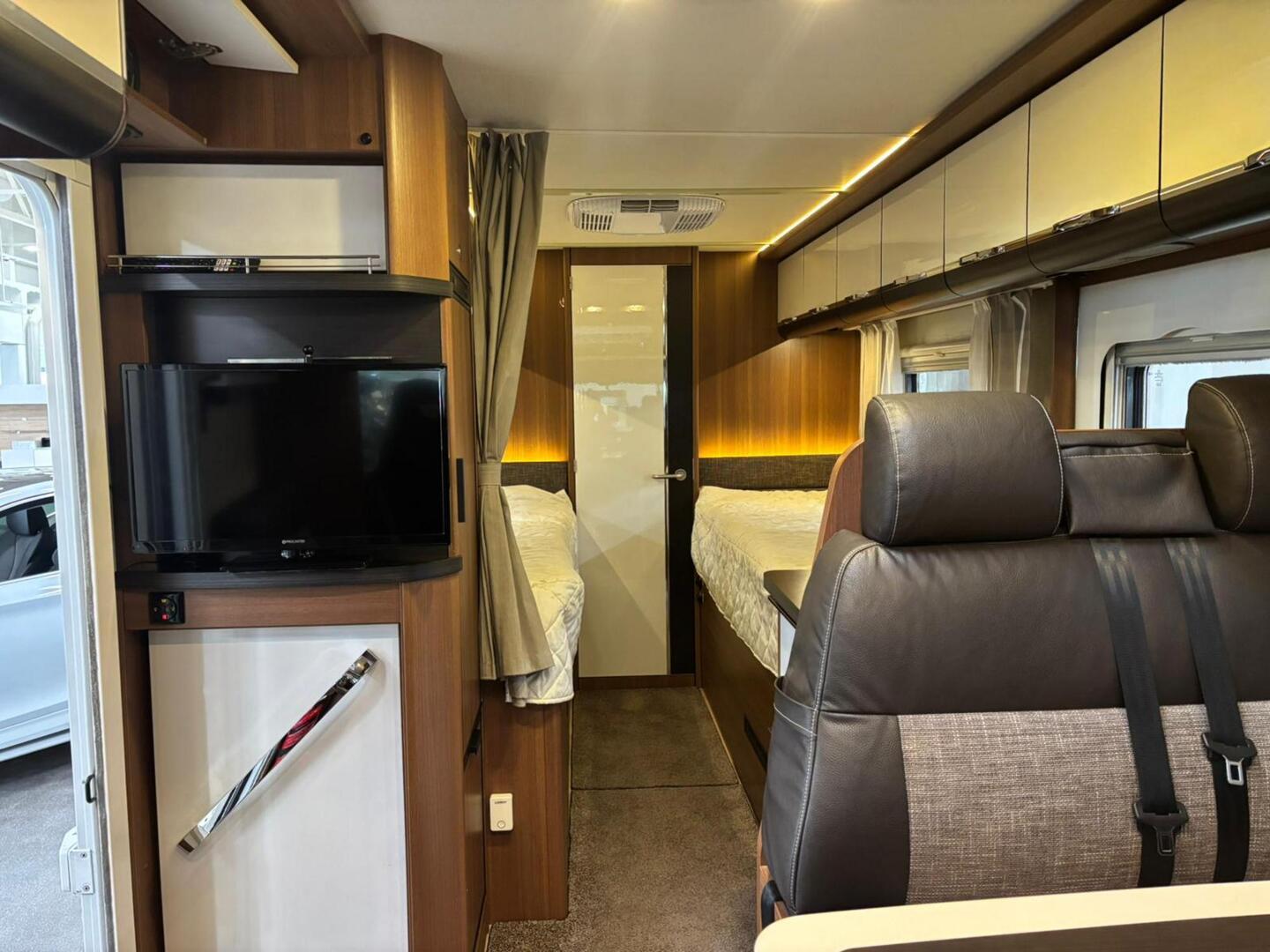 LMC CRUISER T711 PREMIUM 2017