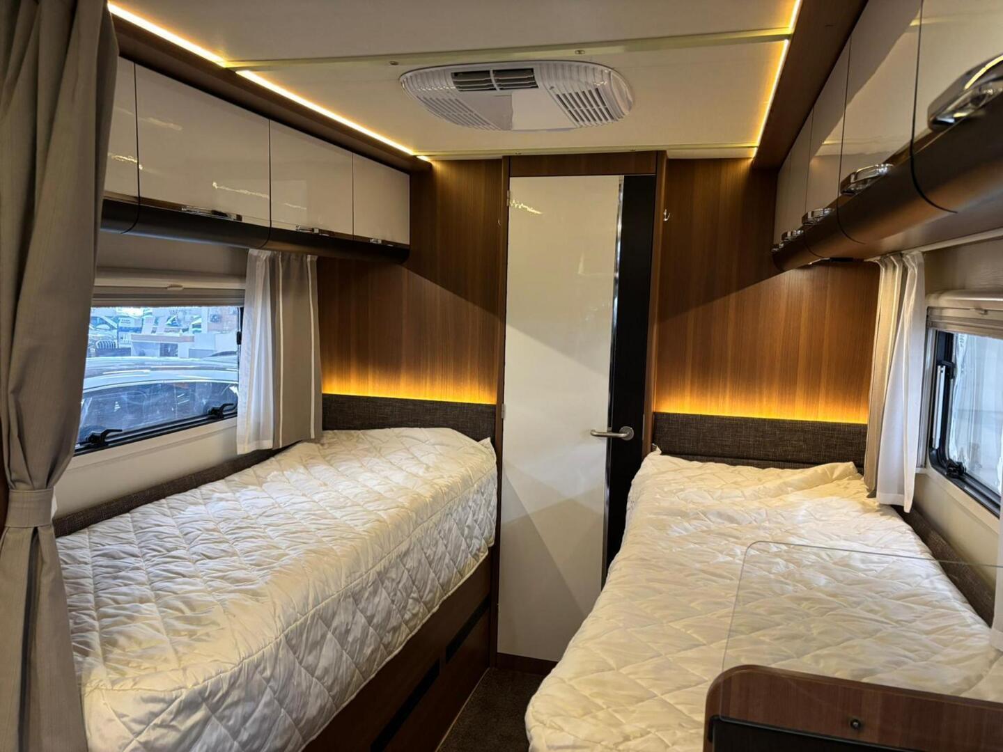 LMC CRUISER T711 PREMIUM 2017