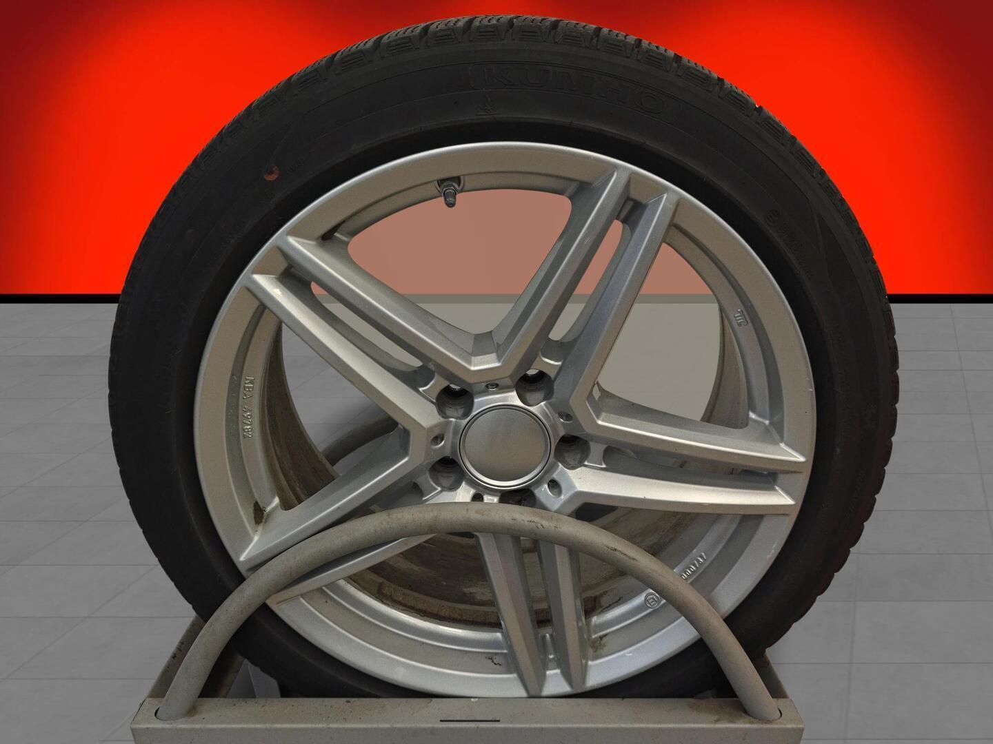 MERCEDES-BENZ E 2015