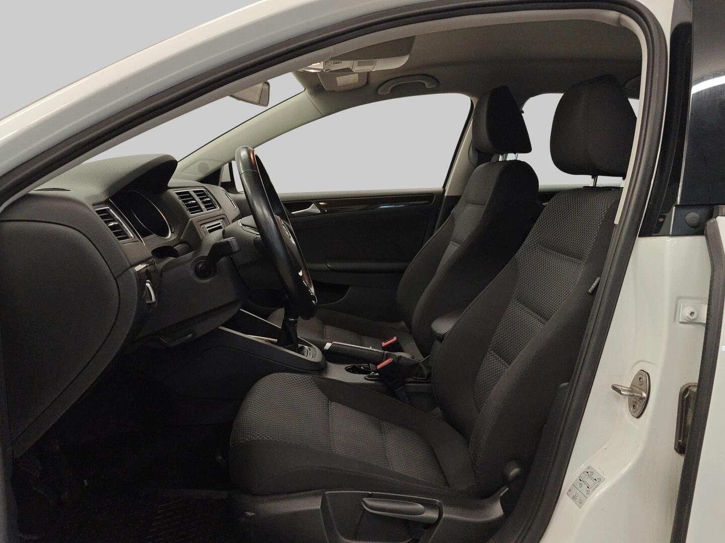 VOLKSWAGEN Jetta 2017