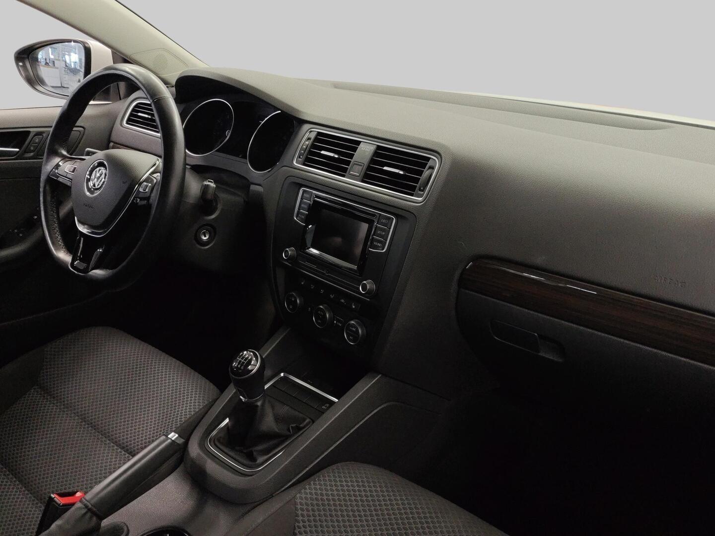 VOLKSWAGEN Jetta 2017