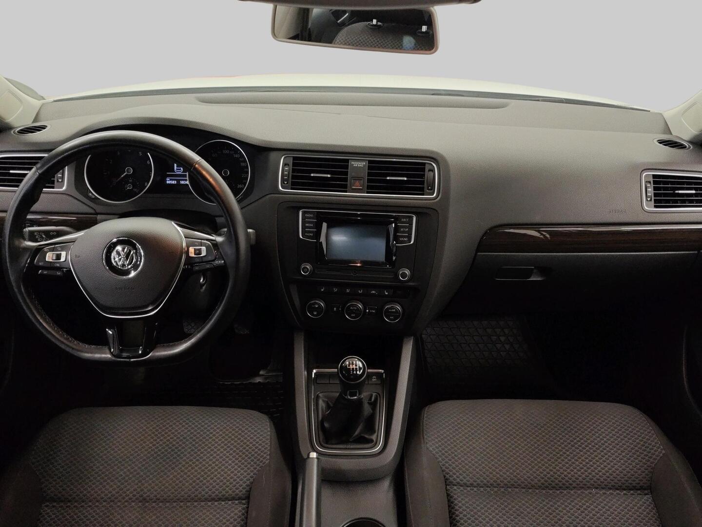 VOLKSWAGEN Jetta 2017