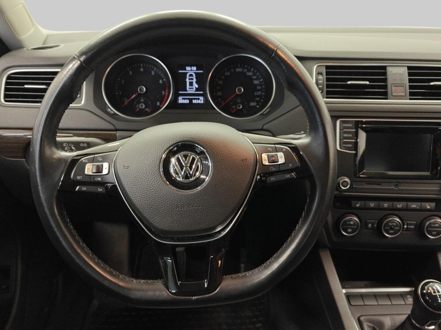 VOLKSWAGEN Jetta 2017