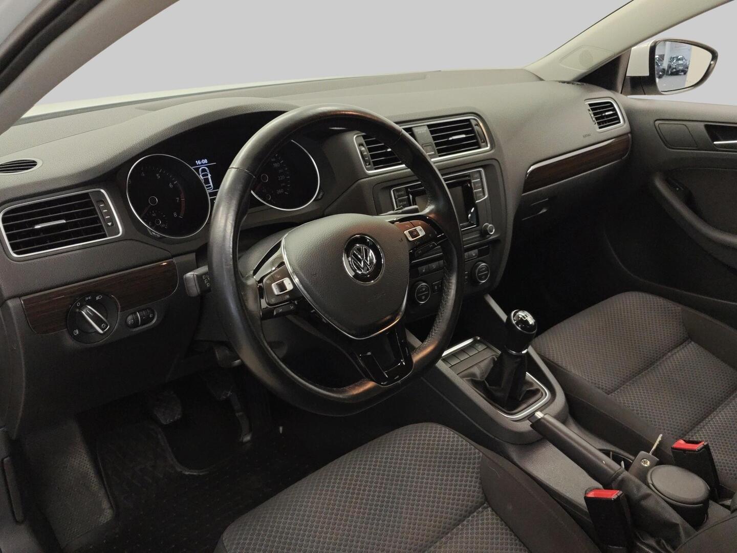 VOLKSWAGEN Jetta 2017