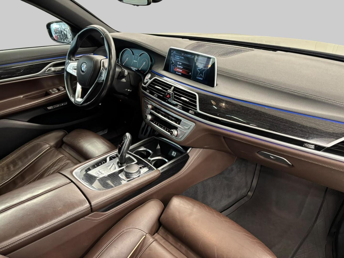 BMW 740 2017