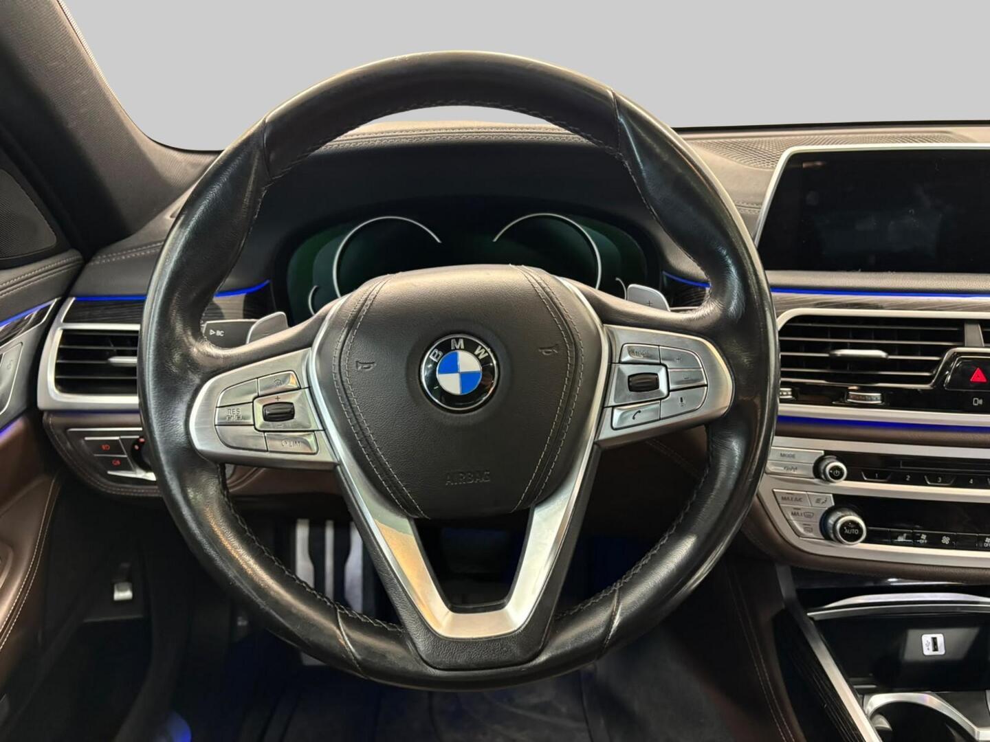 BMW 740 2017