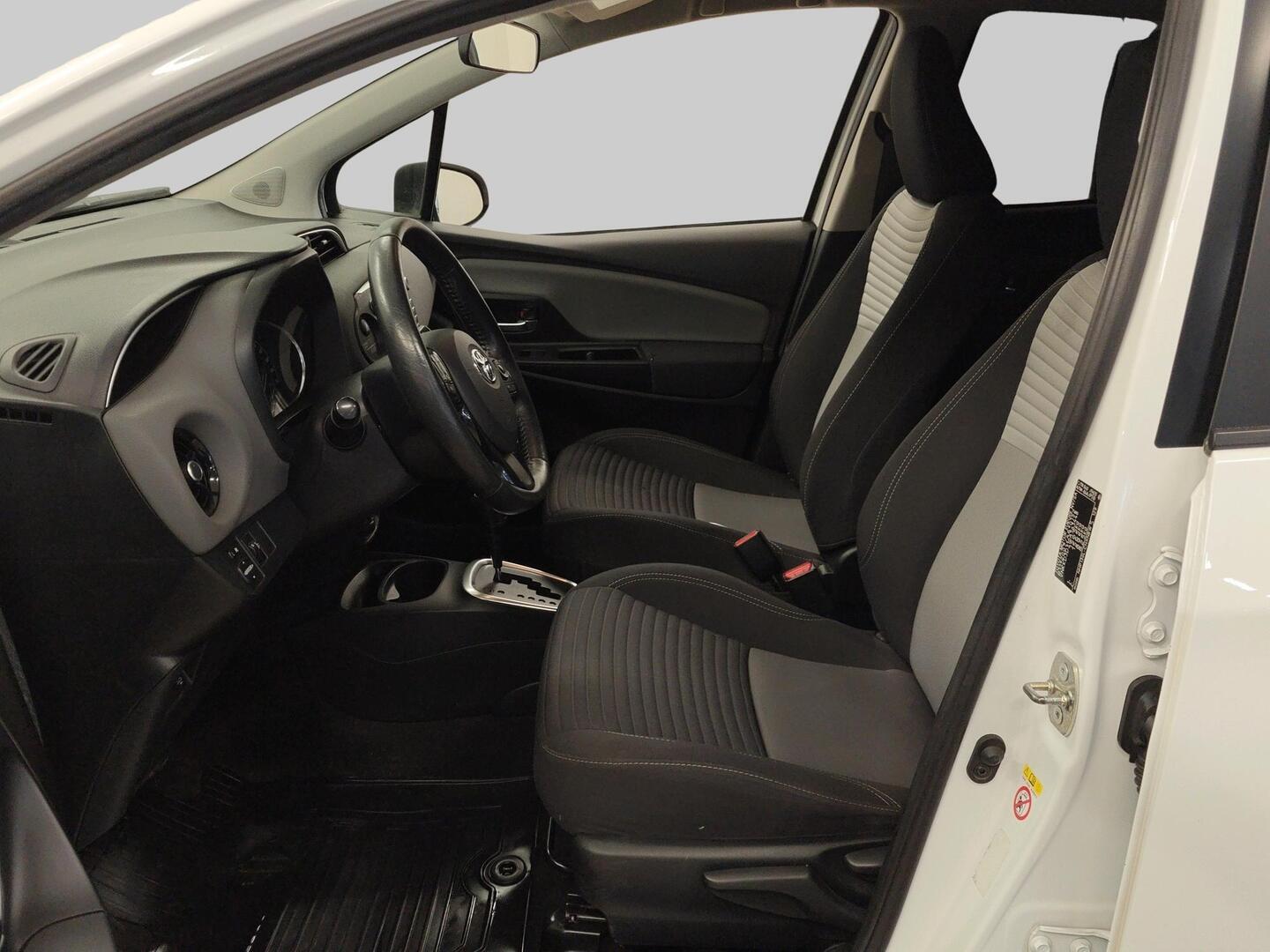 TOYOTA Yaris 2019