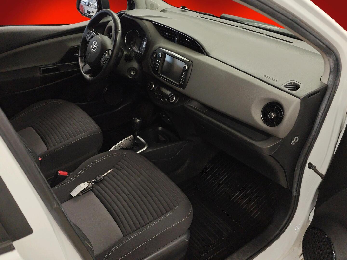 TOYOTA Yaris 2019