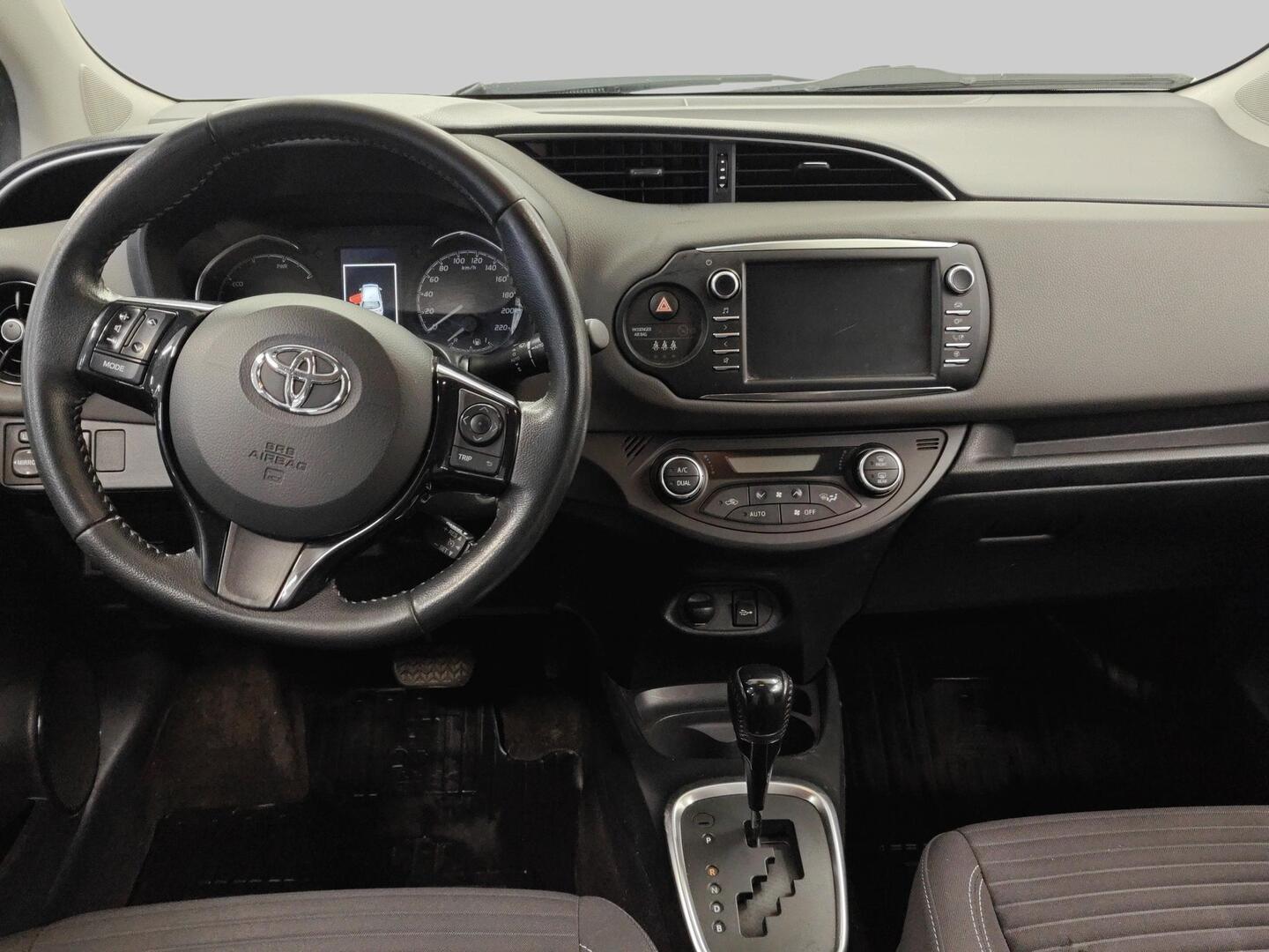 TOYOTA Yaris 2019