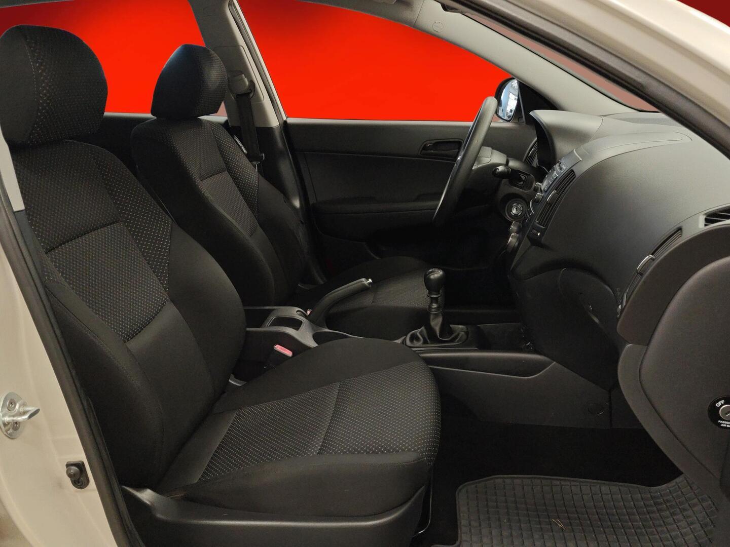 HYUNDAI i30 2010