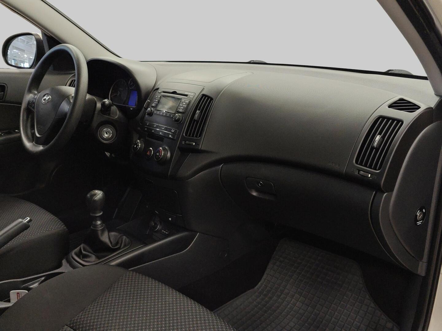 HYUNDAI i30 2010