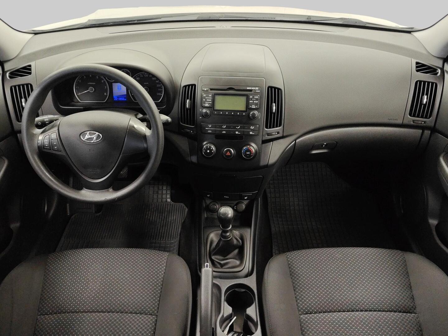 HYUNDAI i30 2010