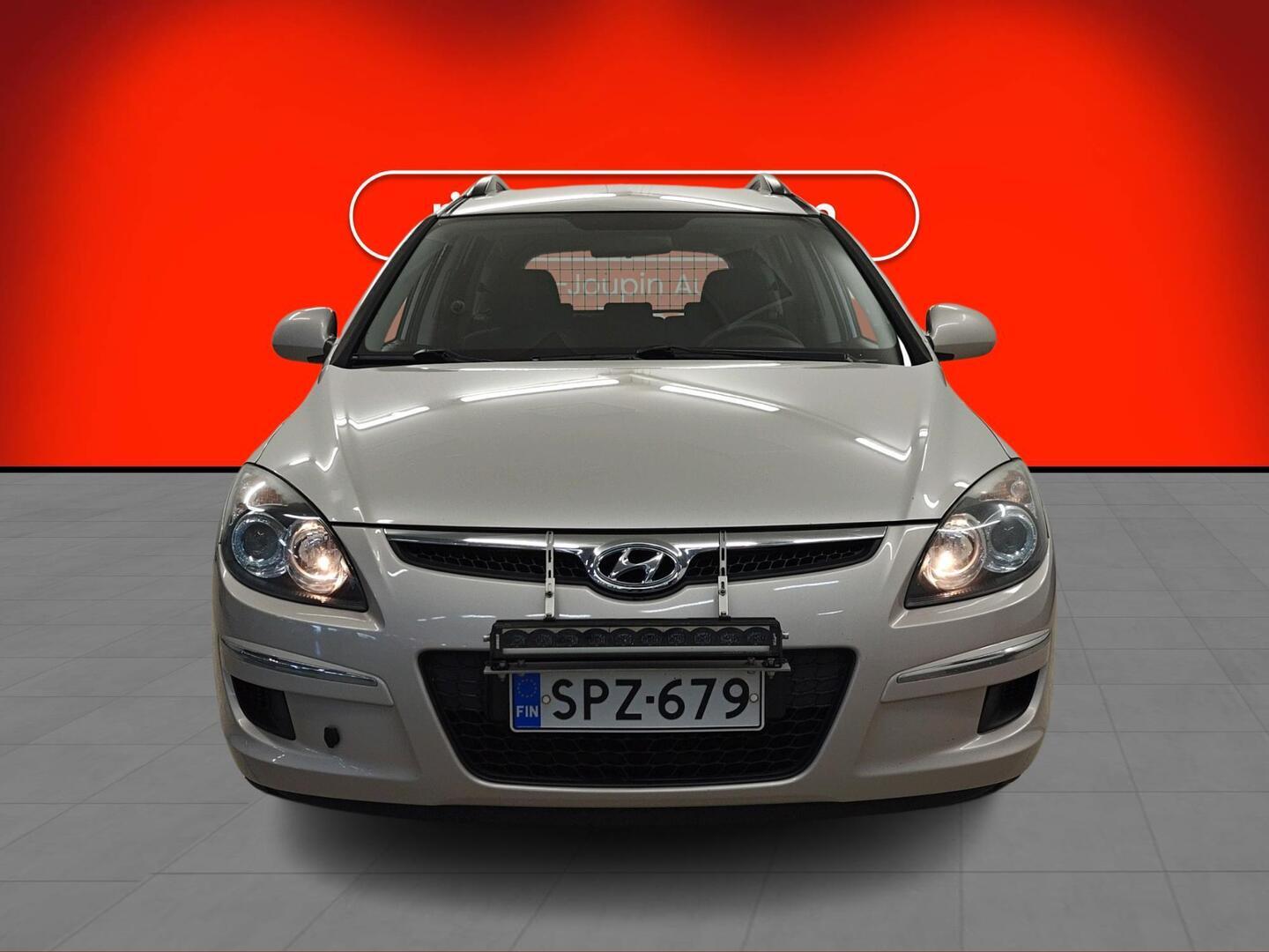 HYUNDAI i30 2010