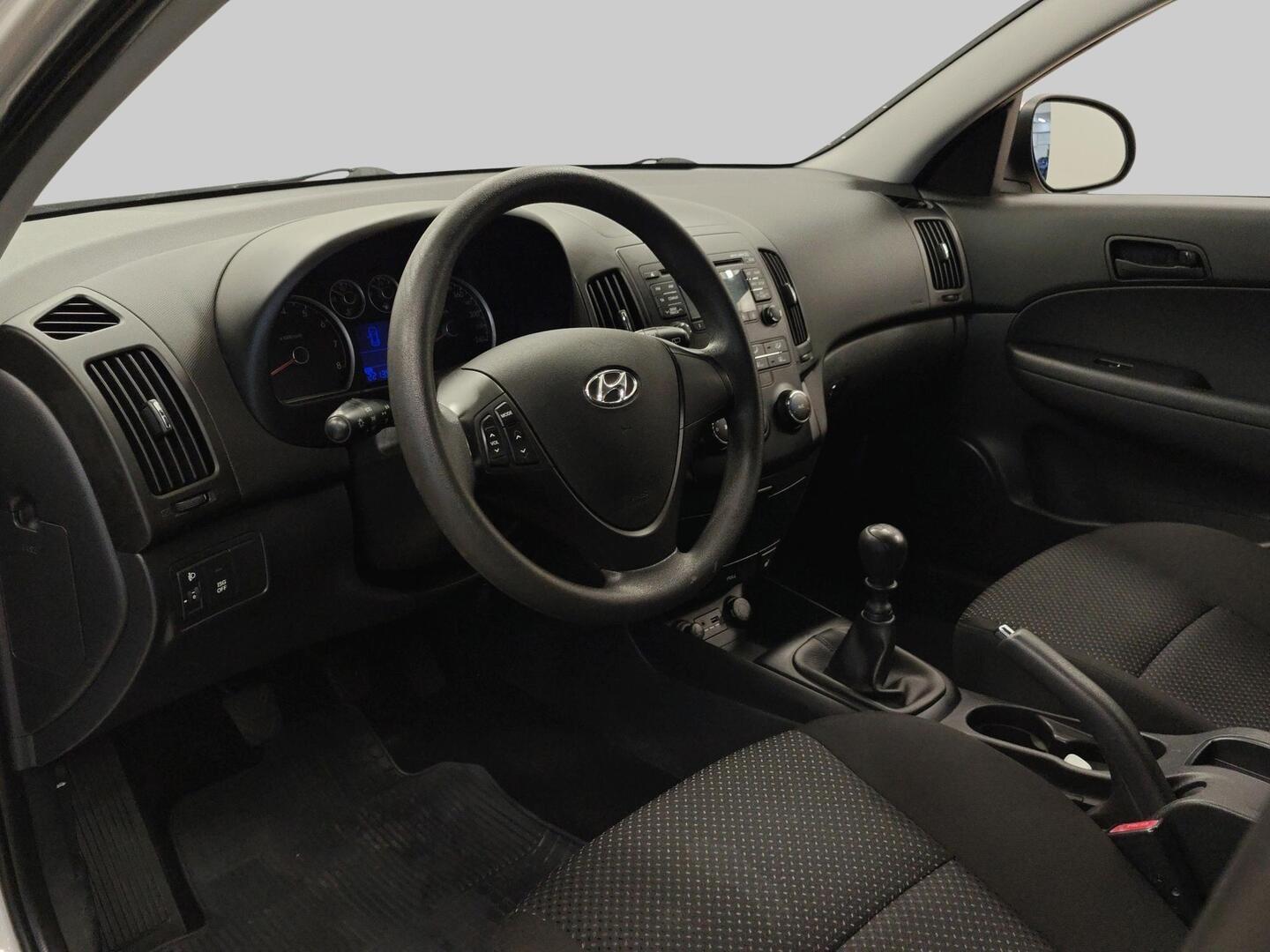 HYUNDAI i30 2010