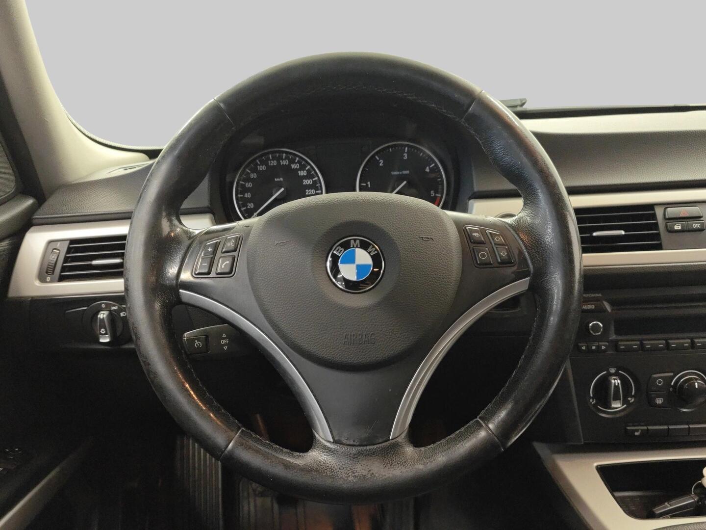 BMW 320 2010